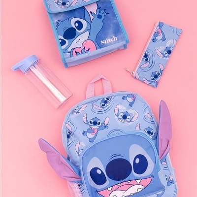 Conjunto escolar azul com mochila, estojo, lancheira e garrafa plástica com estampa da personagem Stitch