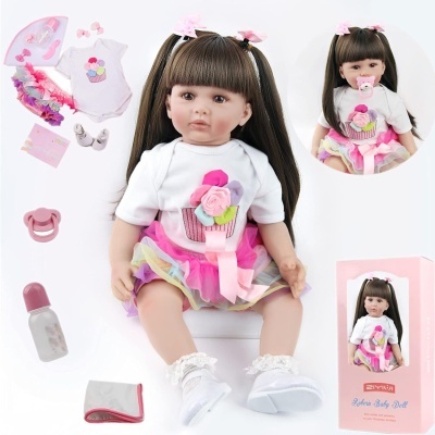 Boneca de bebé com roupa colorida, acessórios e caixa rosa