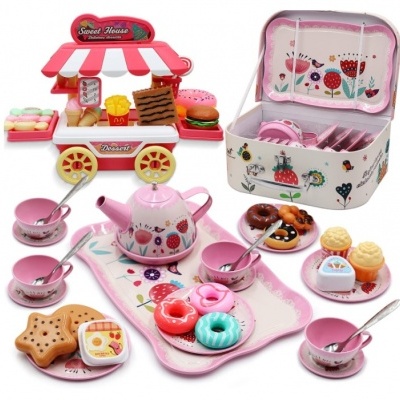 Conjunto de chá infantil com chaleira, chávenas, doces e carrinho Sweet House