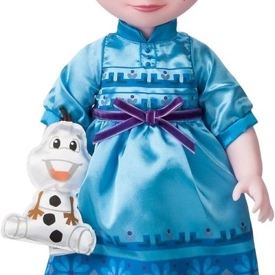 Boneca loira de vestido azul com peluche