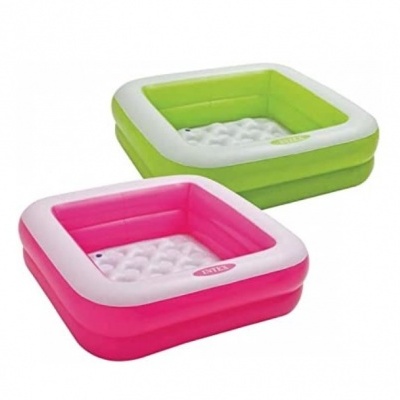 Piscinas insufláveis quadradas verde e rosa com interiores acolchoados brancos