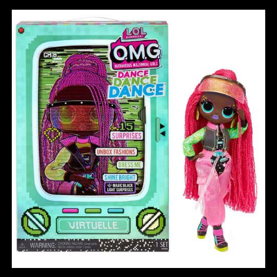 Boneca LOL Surprise OMG Dance com cabelo cor-de-rosa e roupa desportiva ao lado da embalagem colorida