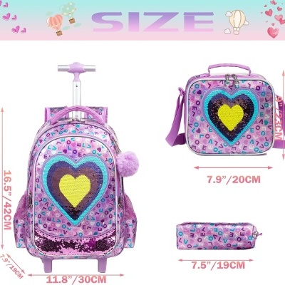 Mochila roxa com padrões coloridos, coração em lantejoulas e pompom