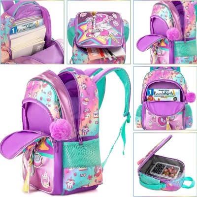 Mochila escolar colorida com padrão de unicórnios, cupcakes e arco-íris, vários compartimentos e pompom roxo