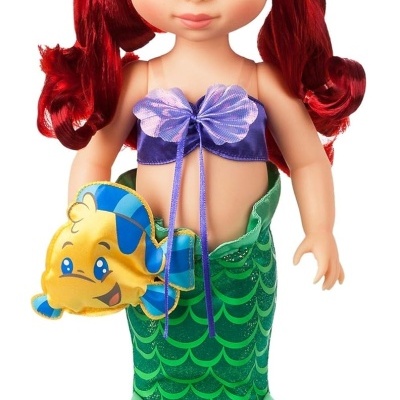 Boneca sereia com cabelo vermelho e roupa verde e roxa