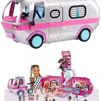 Veículo de brinquedo prateado e rosa com figuras e acessórios