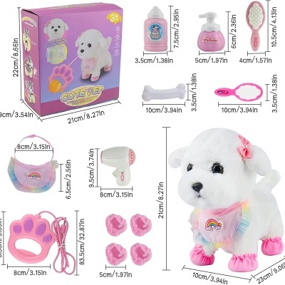 Brinquedo cão de peluche branco com acessórios coloridos e caixa roxa