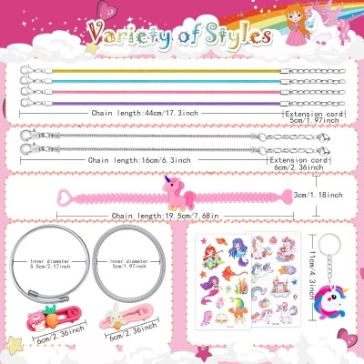 Acessórios infantis coloridos com pulseiras, correntes metálicas, pulseiras de silicone e autocolantes com temas de unicórnios e fadas