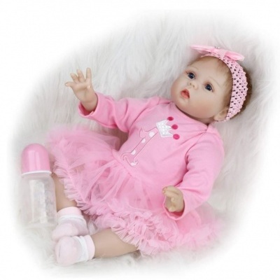 Boneca bebé realista vestida de rosa com mamadeira