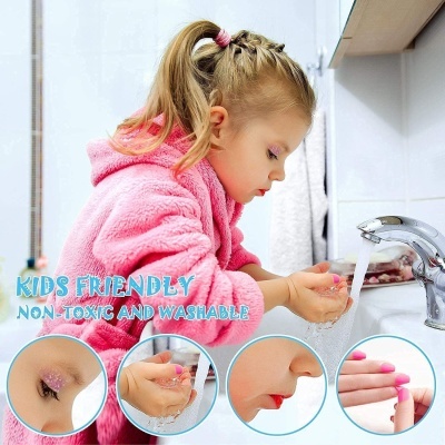 Criança vestindo casaco rosa lava as mãos numa torneira com texto promocional e detalhes de maquilhagem em círculos