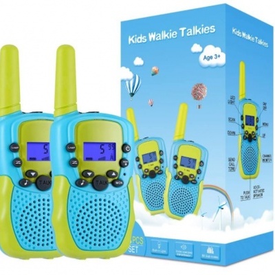 Walkie talkies azuis e verdes para crianças com embalagem azul