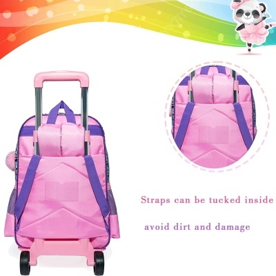 mochila rosa com rodas e puxador roxo, texto instrutivo em inglês e fundo colorido com panda animado