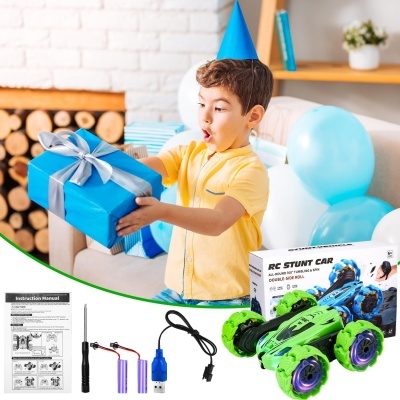 Carro de comando remoto verde e preto com acessórios e caixa