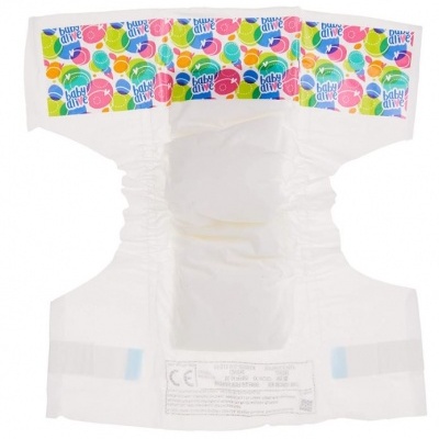 Fralda descartável branca com borda colorida e texto 'baby dive'