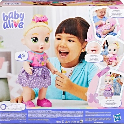 Embalagem da boneca Baby Alive com criança a brincar