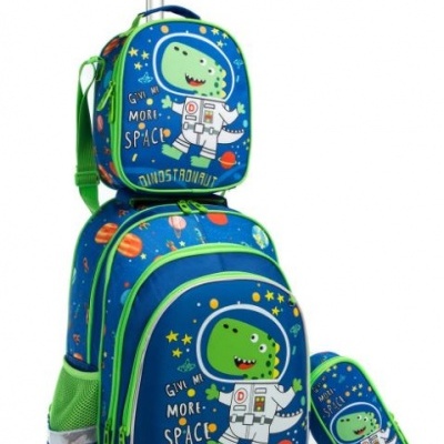 Conjunto de mochilas azuis com dinossauro astronauta e texto espacial