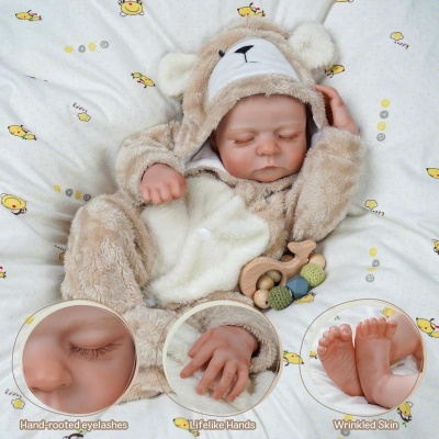 Boneco bebé realista com fato de ursinho bege de veludo