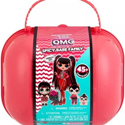 mala rosa LOL OMG Spicy Babe Family com ilustrações e texto