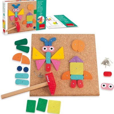 Jogo de pregos infantil com peças coloridas, base de cortiça, martelo vermelho e embalagem