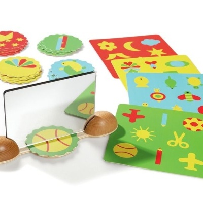 Peças coloridas de cartão, dois semicírculos de madeira e espelho