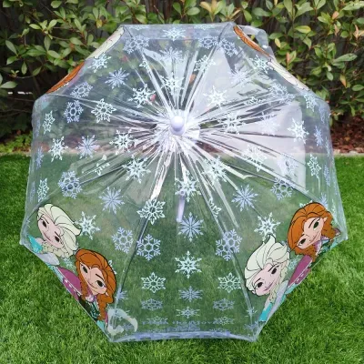 Guarda-chuva transparente com flocos de neve e personagens de desenhos animados