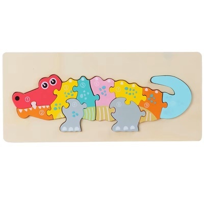 Quebra-cabeça de madeira colorido com forma de crocodilo e números