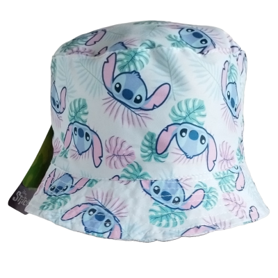 Chapéu branco com padrão do personagem Stitch e folhas tropicais em cores pastel
