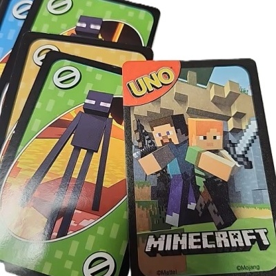 Cartas do jogo UNO tema Minecraft com personagens e cores variadas