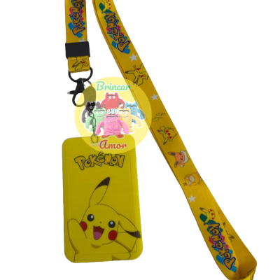 Corda amarela e porta-cartão Pokémon com imagens e texto coloridos