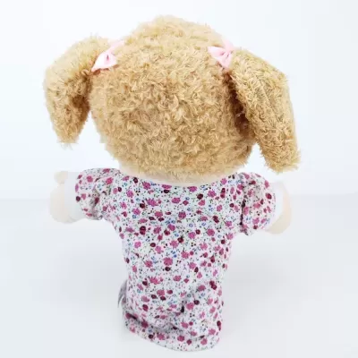 Pelúcia de cão castanha clara com vestido floral