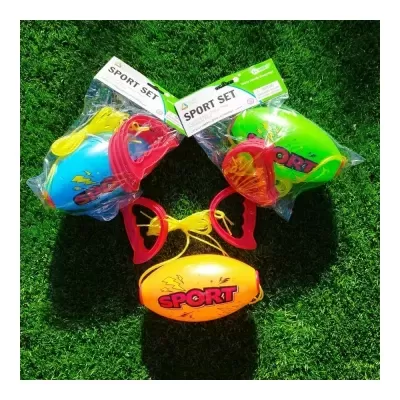 Conjunto desportivo infantil com bola oval colorida e pegas vermelhas