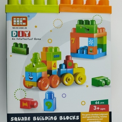 Caixa de blocos de construção quadrados coloridos para crianças com imagens e texto