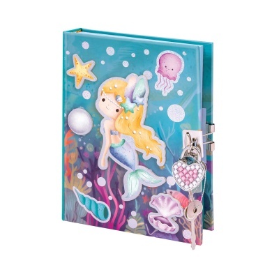 Caderno com capa de sereia colorida e fecho de cadeado em forma de coração