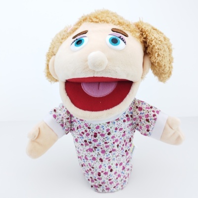 Fantoche de mão com rosto amarelo e camisa floral branca