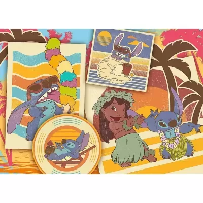 Ilustração de Lilo e Stitch com gelados, óculos de sol e dançando em fundo de praia com palmeiras.