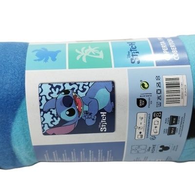Manta azul com personagem Stitch embalada