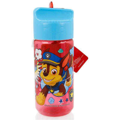 Garrafa plástica vermelha com tampa azul e desenho de cão polícia colorido