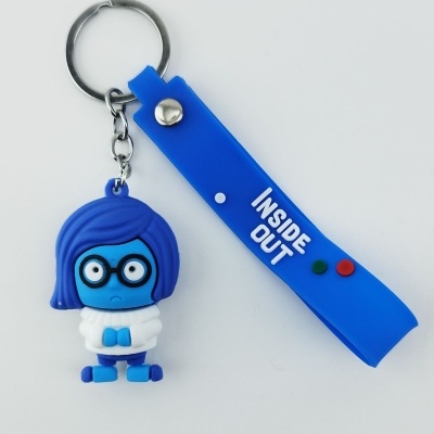 Porta-chaves azul com personagem INSIDE OUT e fita azul com texto em branco