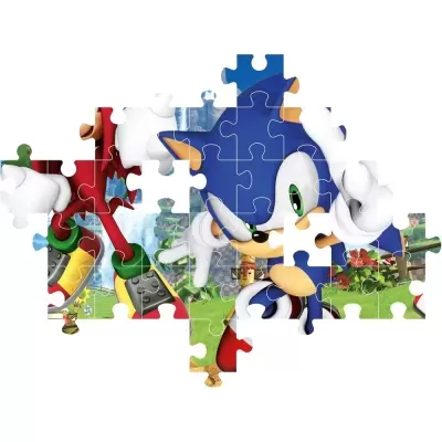 Puzzle de personagens Sonic e Knuckles incompleto em fundo natural