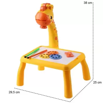 Mesa infantil branca e amarela com cabeça de girafa laranja e acessórios coloridos
