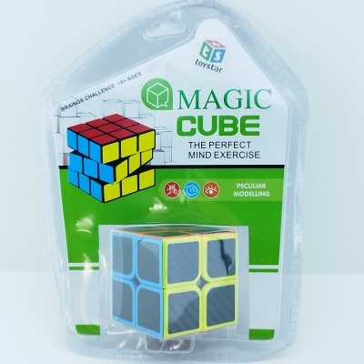 Embalagem de Magic Cube tipo cubo colorido, marca Toystar, em fundo branco