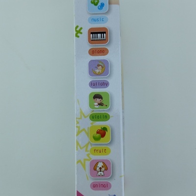 Lado de uma embalagem com ícones coloridos e texto em inglês