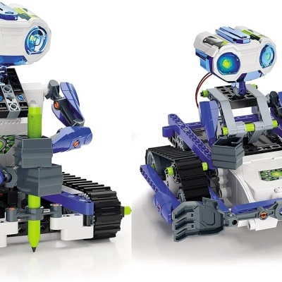 Dois robôs educacionais com rastos em esteira e detalhes azuis e verdes