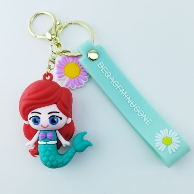 Porta-chaves com pendente de sereia, flor e fita com texto