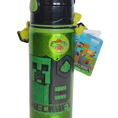 Garrafa metálica verde com temas Minecraft e etiqueta azul pendurada