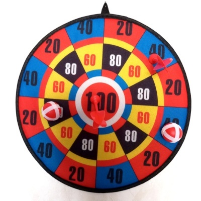 Dardo alvo colorido com números e dardos de velcro a prender