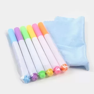 Conjunto de 6 marcadores coloridos com pano azul claro