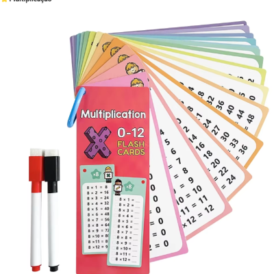 Cartas flash de multiplicação coloridas e duas canetas apagáveis