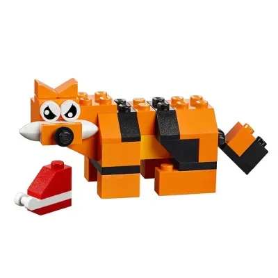 Figura de tigre em blocos de construção laranja e preto com olhos grandes e pequeno bloco vermelho e branco ao lado