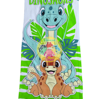 Toalha infantil com desenhos de dinossauros e texto em verde